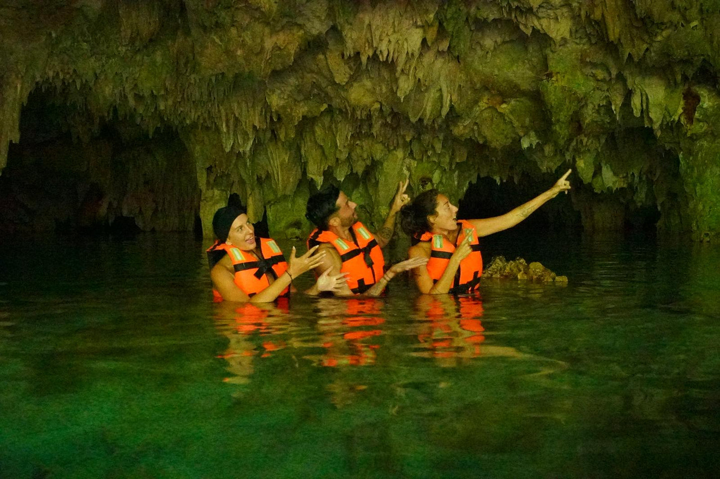 Tour a Caballo con Cuatrimotos, Cenote Tirolesas y Almuerzo