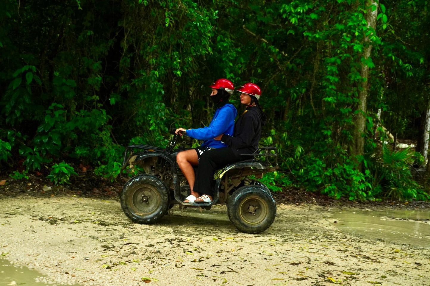 Tour a Caballo con Cuatrimotos, Cenote Tirolesas y Almuerzo
