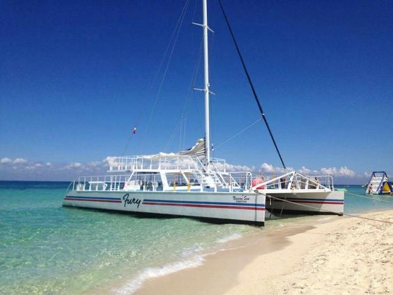 EL CIELO CATAMARAN + BEACH CLUB