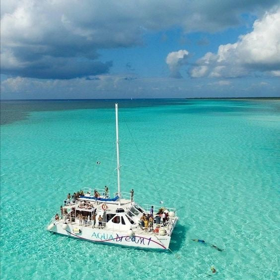 EL CIELO CATAMARAN + BEACH CLUB